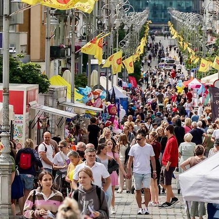 Hotelowe Pokoje Paris -Rynek Centrum- City One Kielce Kültér fotó