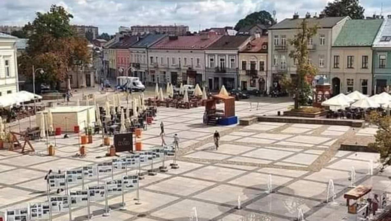 Hotelowe Pokoje Paris -Rynek Centrum- City One Kielce Kültér fotó